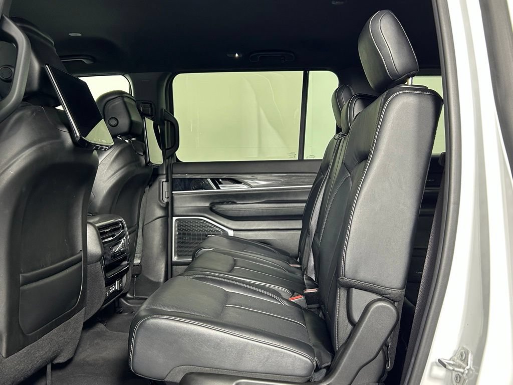 Used 2022 Jeep Wagoneer Series III w/ Rear Seat Video Group 1 AWD/4WD image 19