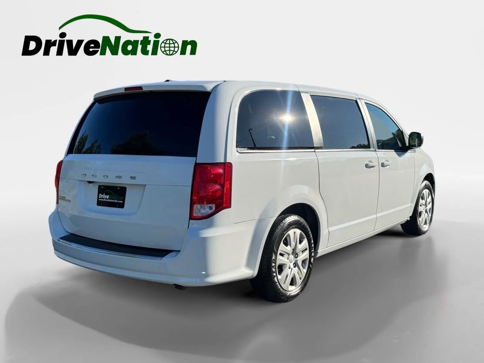 Used 2018 Dodge Grand Caravan SE w/ UConnect Hands-Free Group image 5