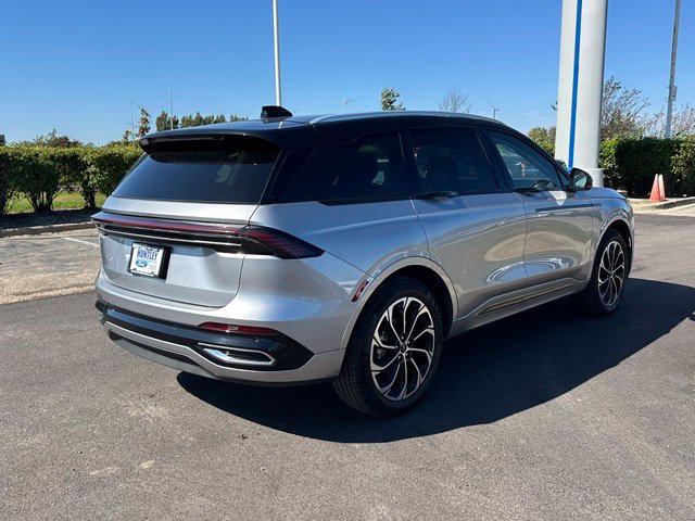 Used 2025 Lincoln Nautilus Reserve AWD/4WD image 3
