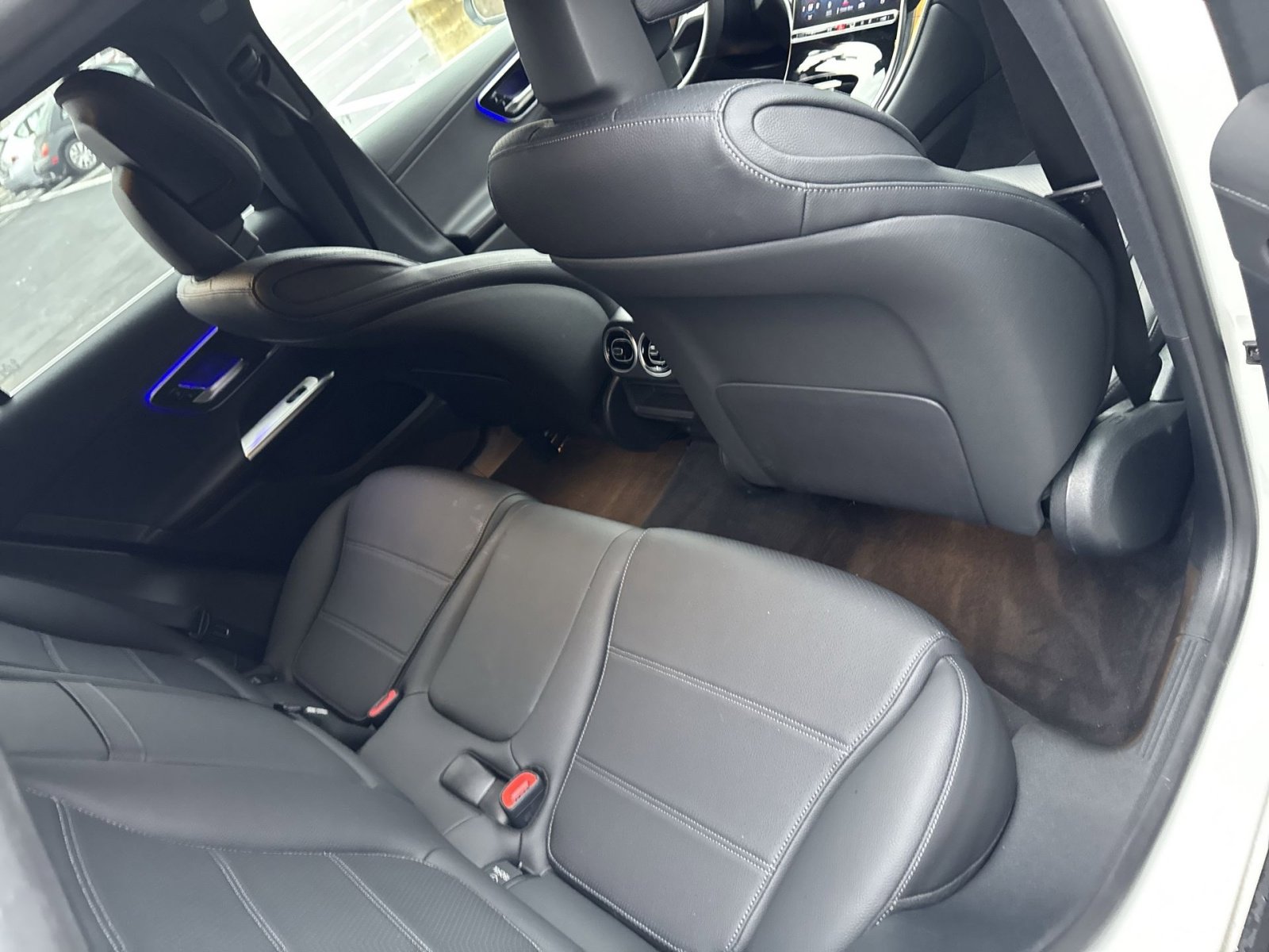 Used 2024 Mercedes-Benz GLC 300 4MATIC image 31