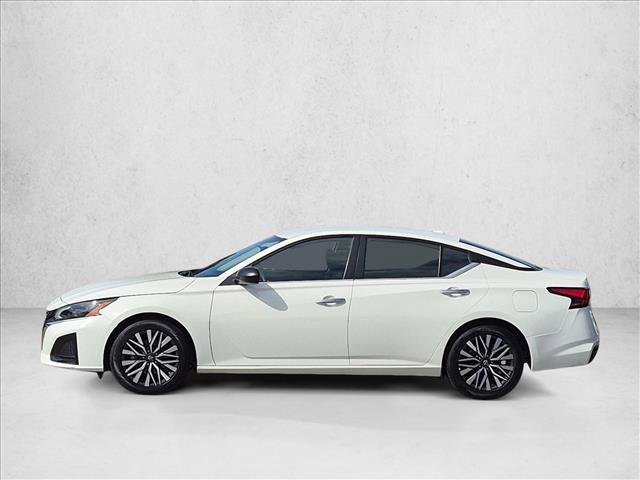 Used 2025 Nissan Altima 2.5 SV FWD image 9