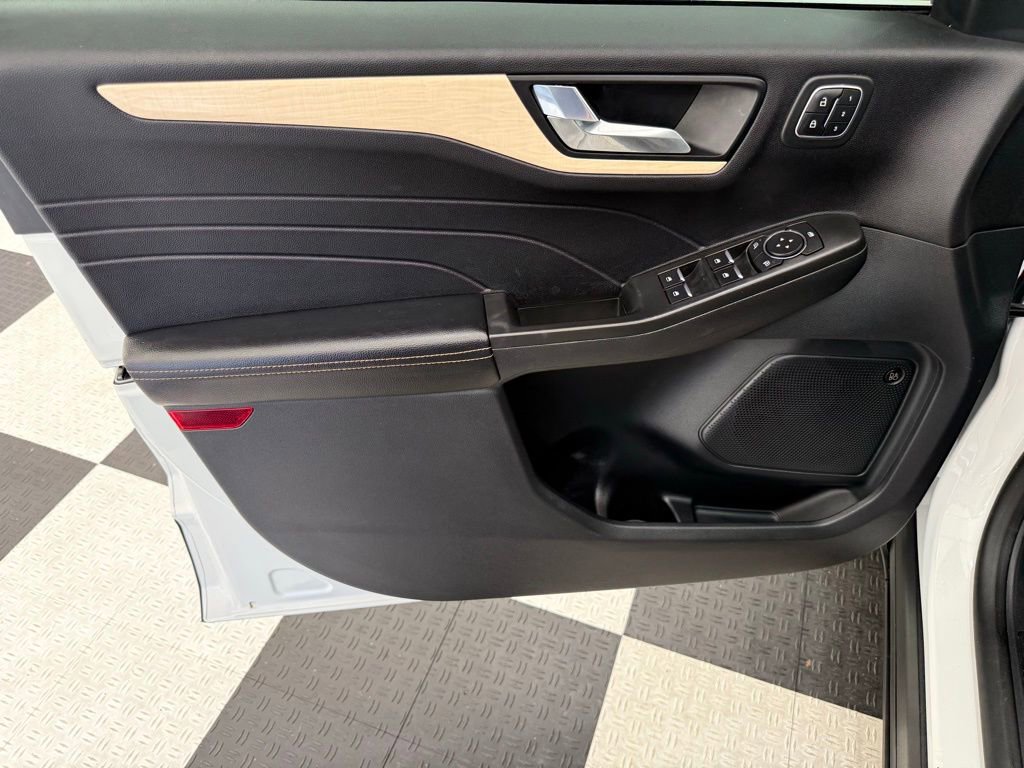 Used 2021 Ford Escape Titanium w/ Titanium Elite Package image 16