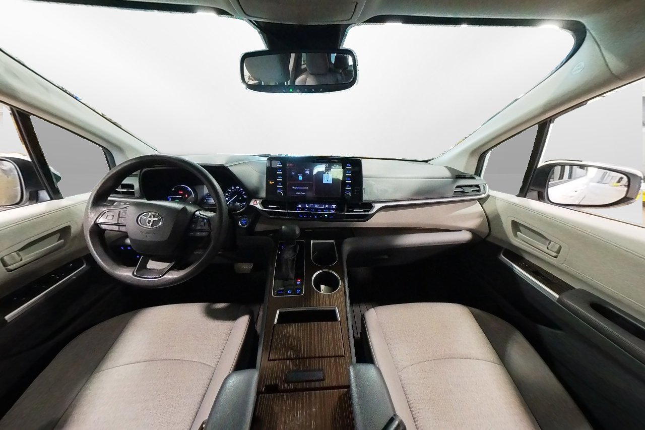 Used 2024 Toyota Sienna LE image 44