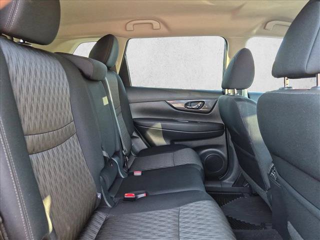 Used 2018 Nissan Rogue SV w/ Premium Package FWD image 20