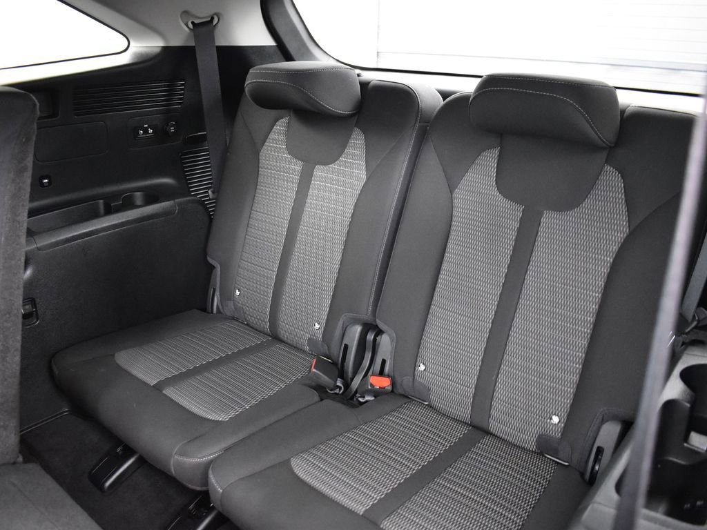 Certified 2025 Kia Sorento LX image 25
