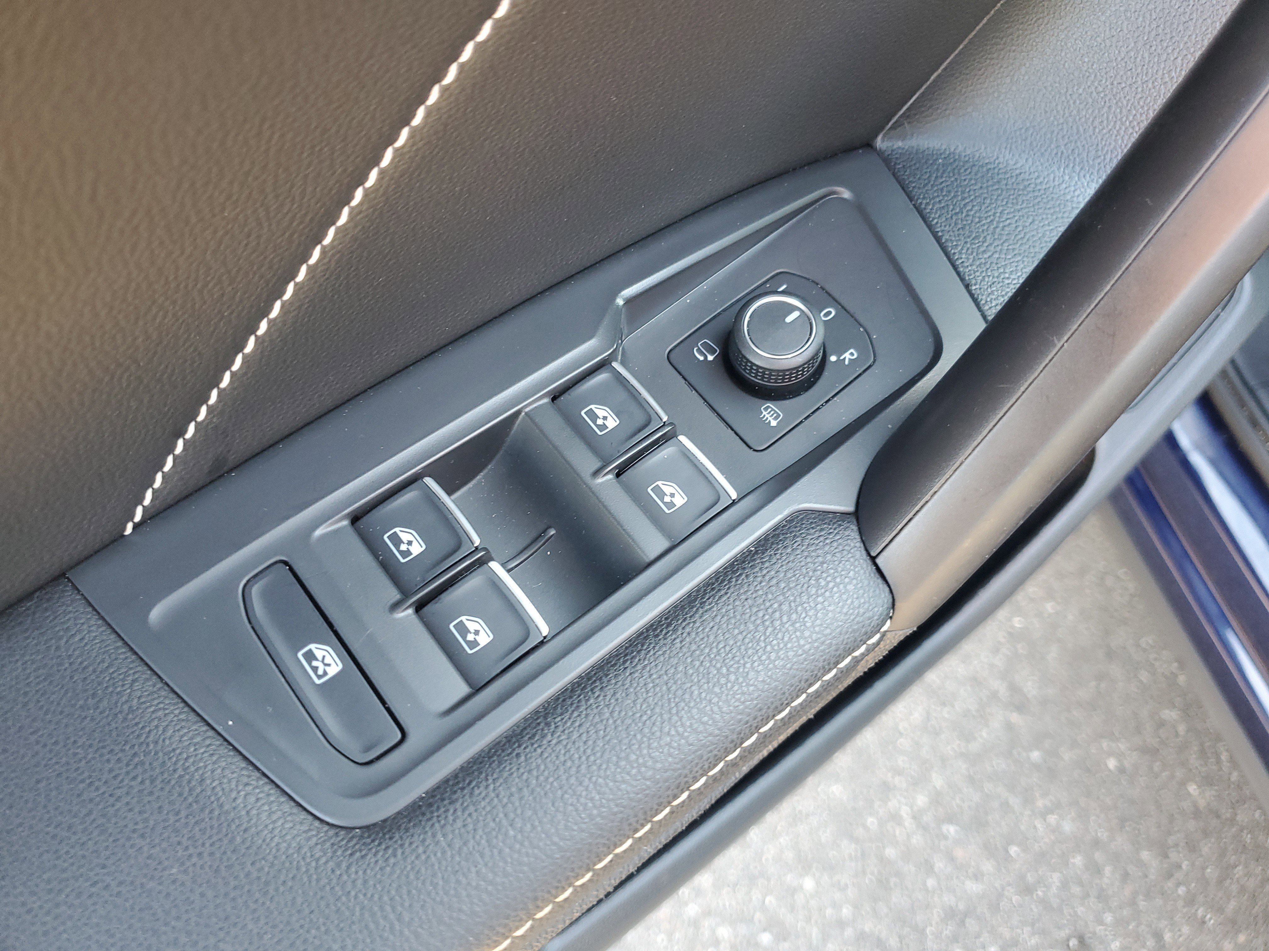 Used 2022 Volkswagen Tiguan SEL R-Line image 23