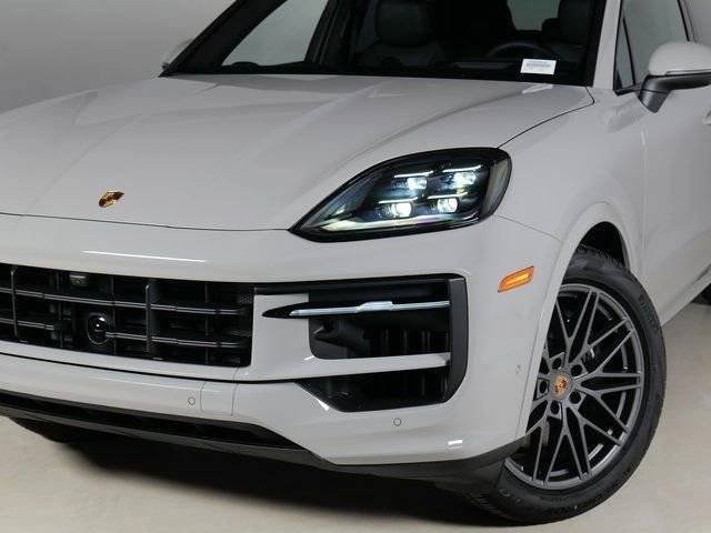 New 2026 Porsche Cayenne AWD/4WD image 30