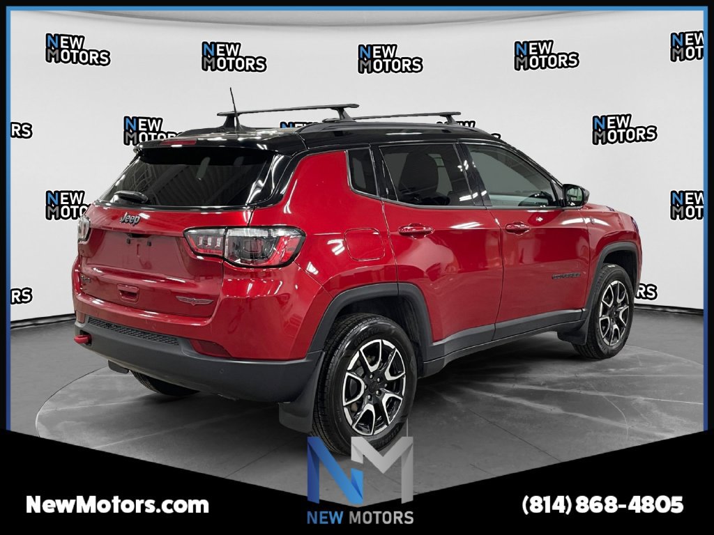 Used 2024 Jeep Compass Trailhawk w/ Trailhawk Convenience Group AWD/4WD image 5