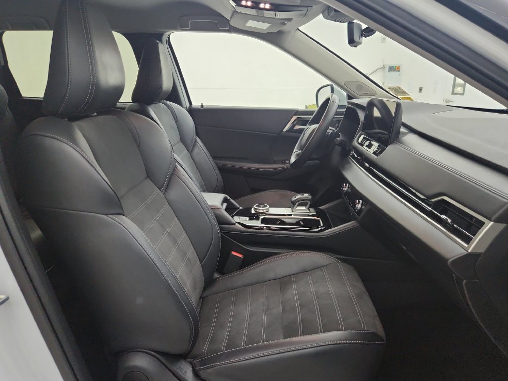 Used 2025 Mitsubishi Outlander SE AWD/4WD image 36