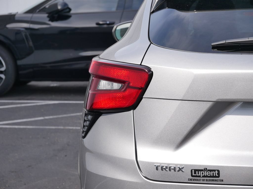 New 2026 Chevrolet Trax LT w/ Sunroof Package FWD image 5