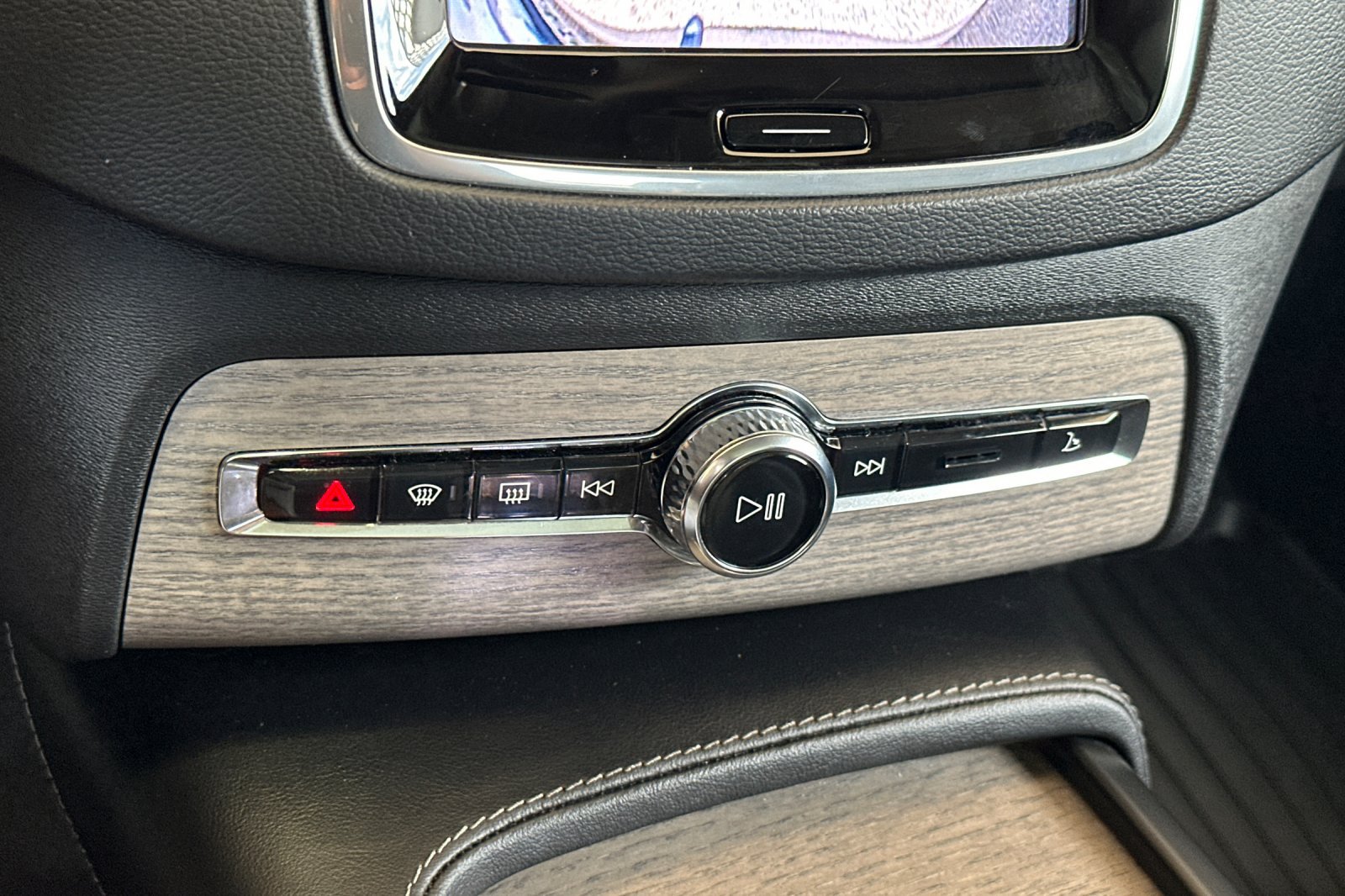 Certified 2023 Volvo XC90 T8 Ultimate w/ Protection Package Premier AWD/4WD image 27