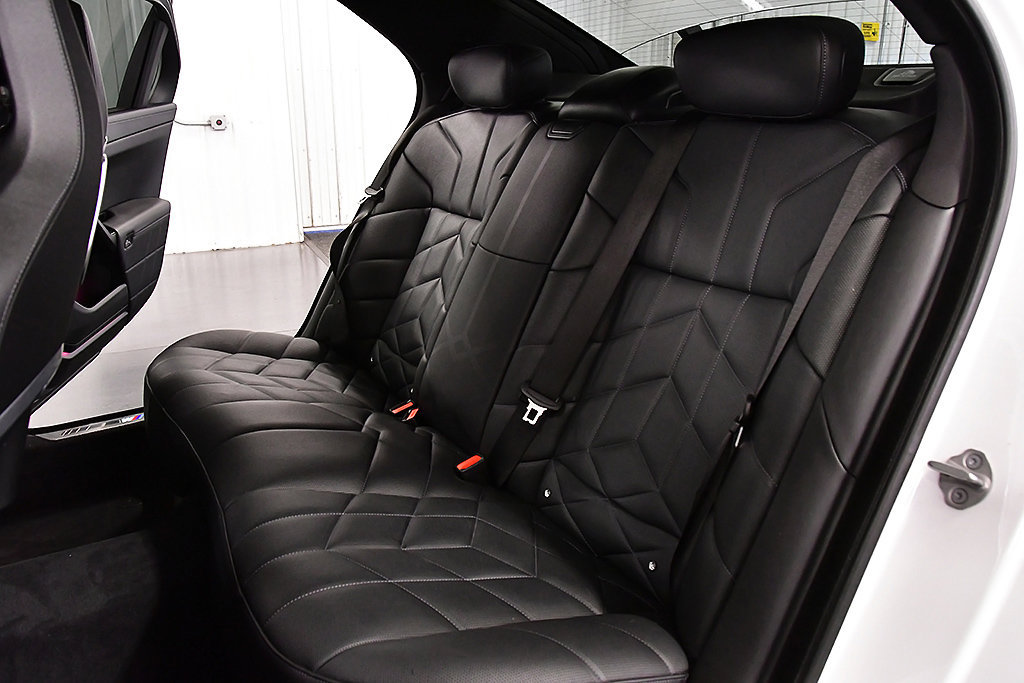 Used 2024 BMW 740i xDrive AWD/4WD image 28