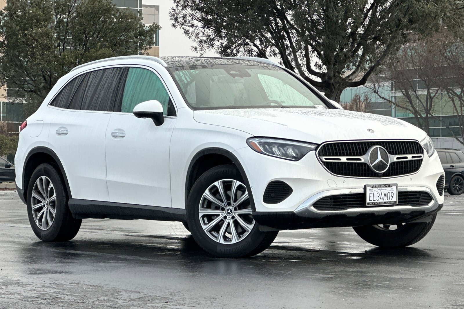 Used 2025 Mercedes-Benz GLC 300 4MATIC image 2