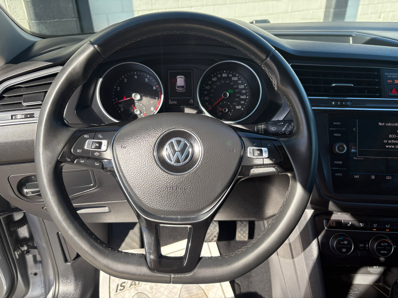Used 2020 Volkswagen Tiguan SE R-Line image 6
