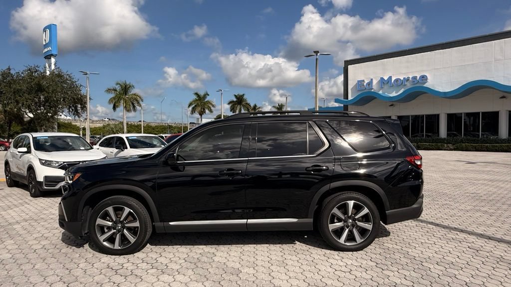 Used 2025 Honda Pilot Elite image 3