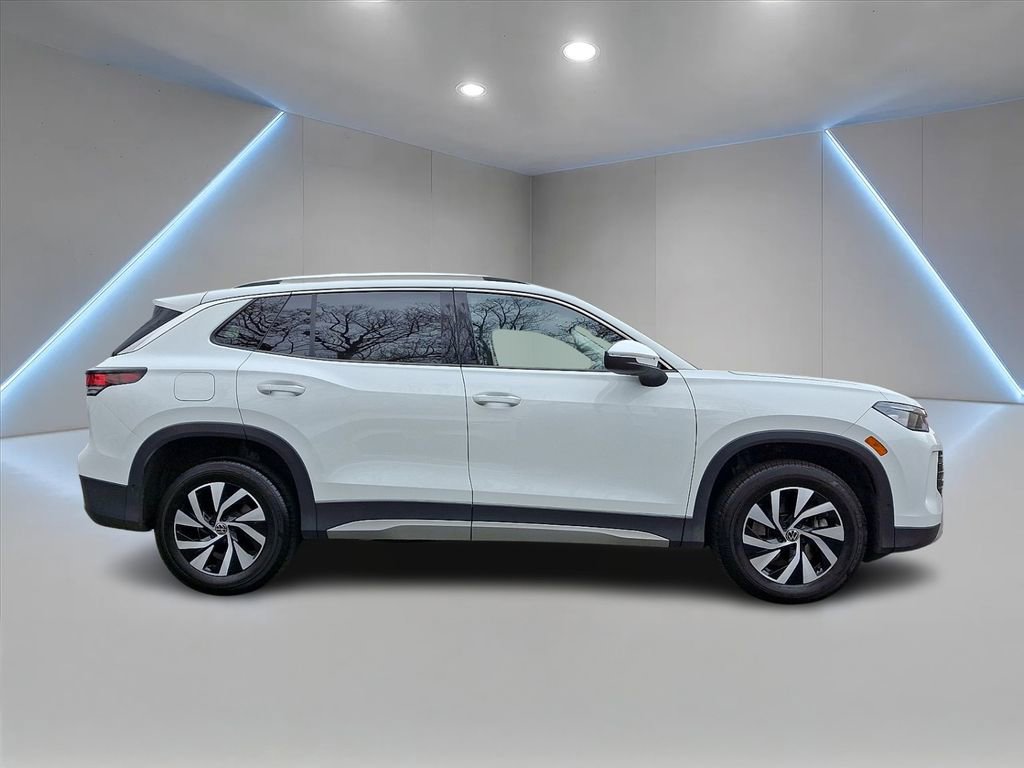 Used 2025 Volkswagen Tiguan S image 4