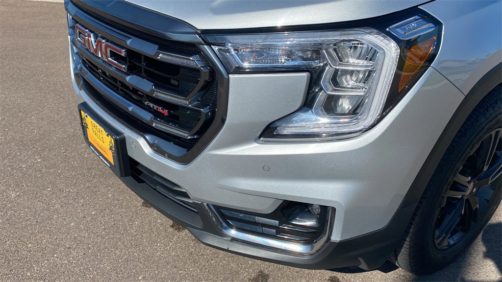 Used 2022 GMC Terrain AT4 image 9