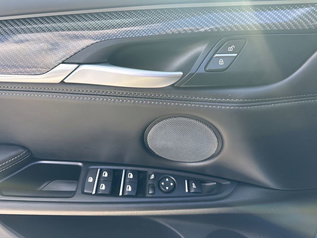 Used 2016 BMW X5 M image 28