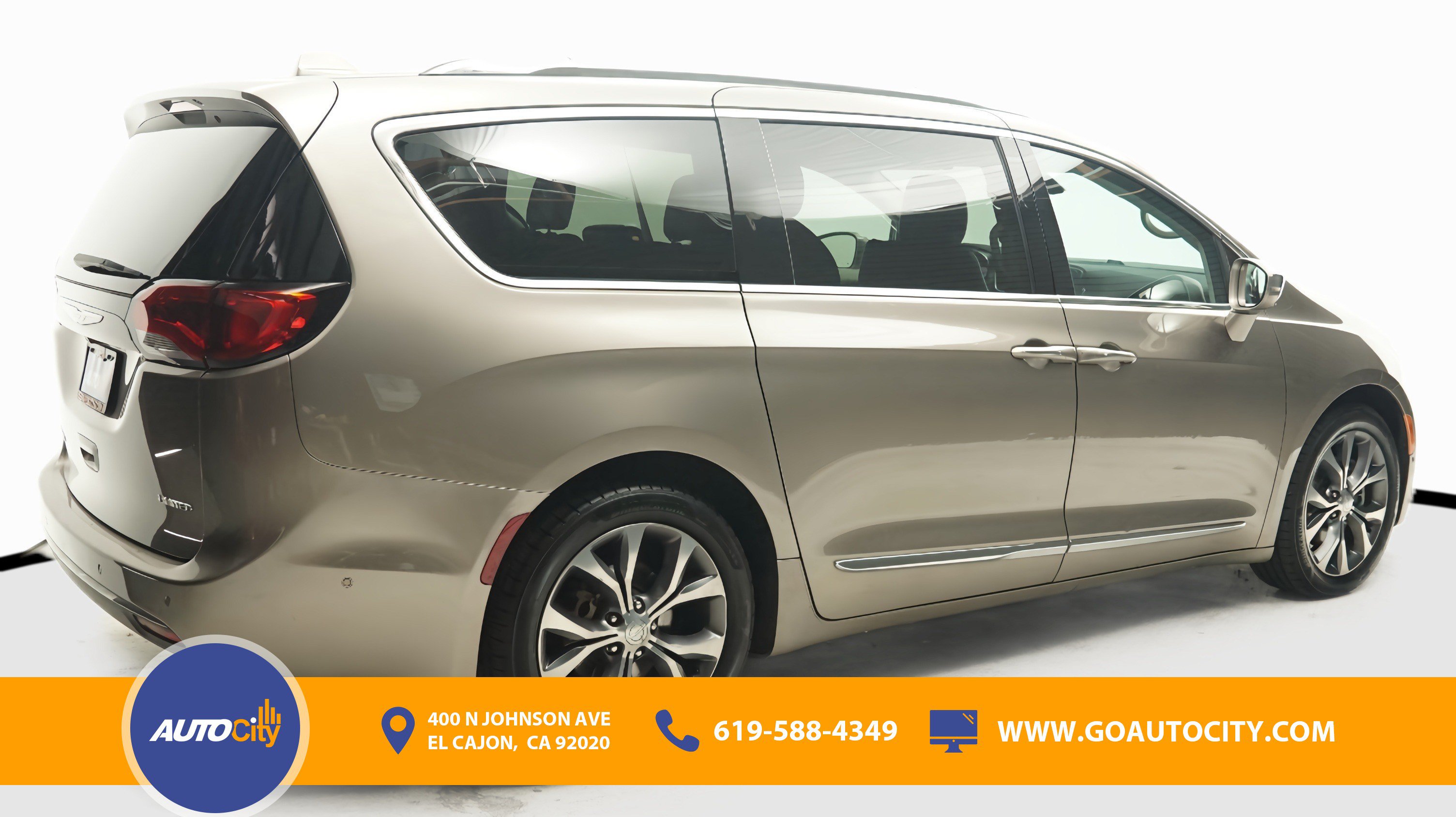 Used 2017 Chrysler Pacifica Limited w/ Advanced Safetytec Group FWD image 6