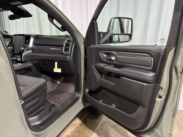 New 2026 RAM 1500 4x4 Crew Cab image 33