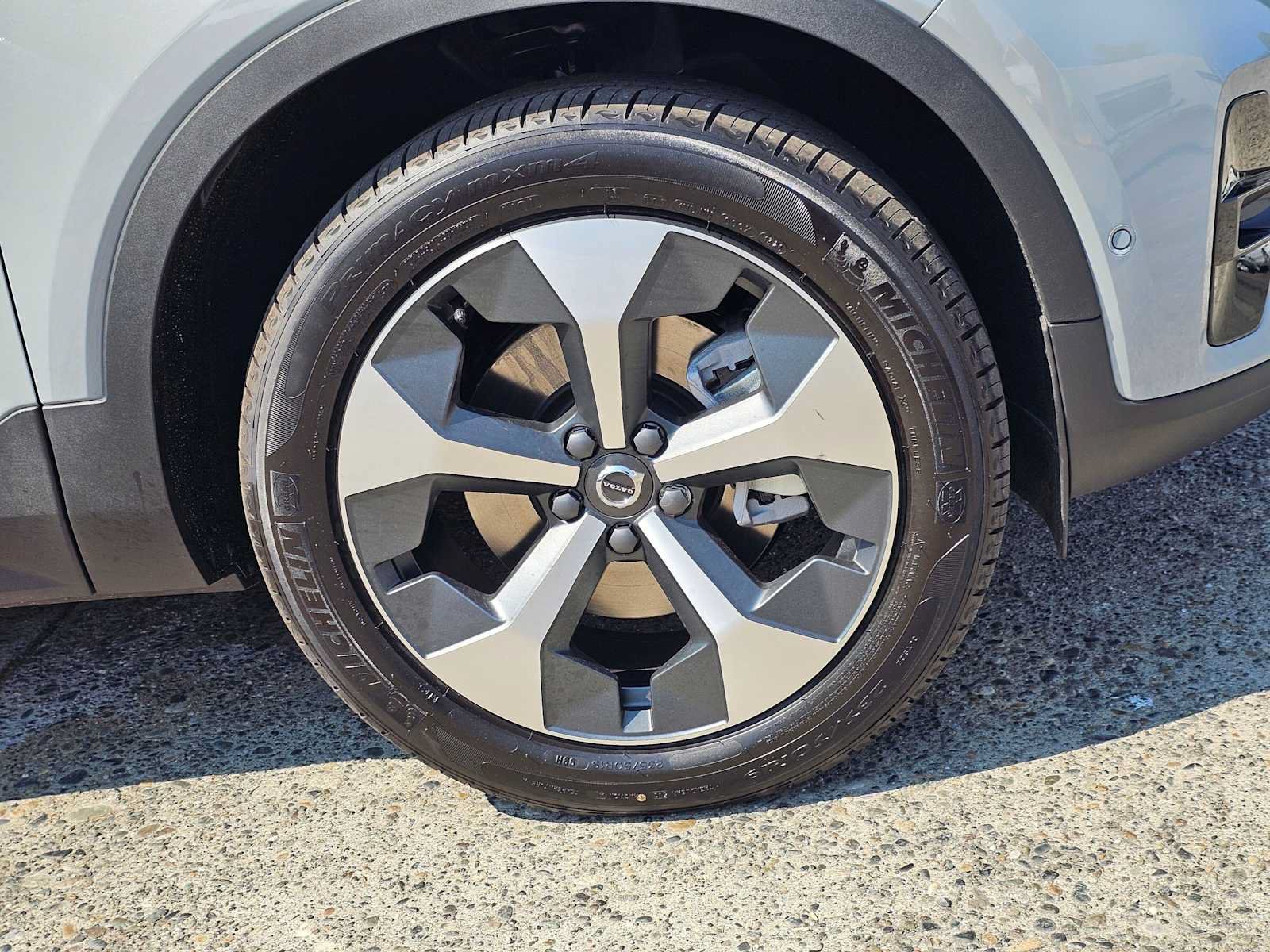 New 2026 Volvo XC40 B5 Plus w/ Protection Package Premier AWD/4WD image 9