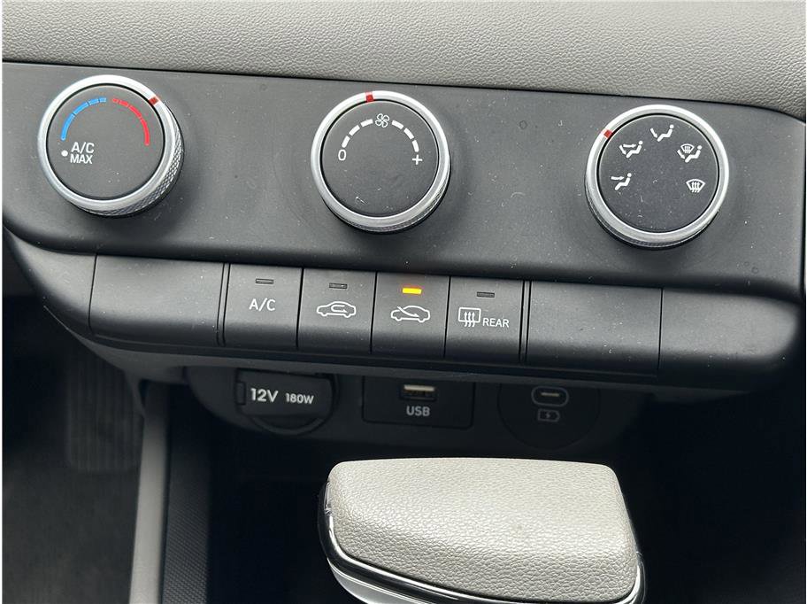 Used 2024 Hyundai Elantra SE image 24