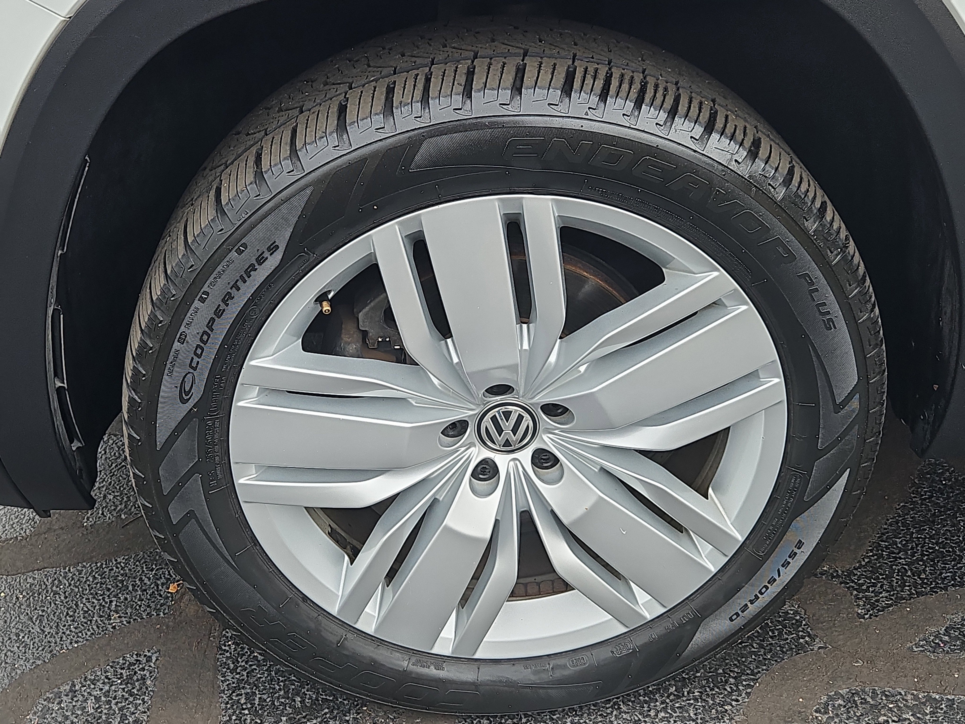 Used 2019 Volkswagen Atlas SE w/ Panoramic Sunroof Package image 4