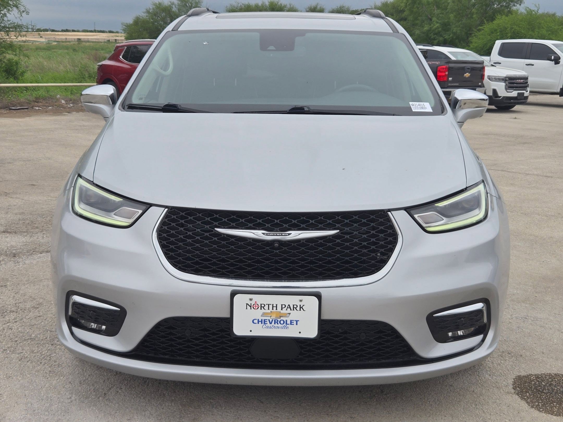 Used 2022 Chrysler Pacifica Limited FWD image 8