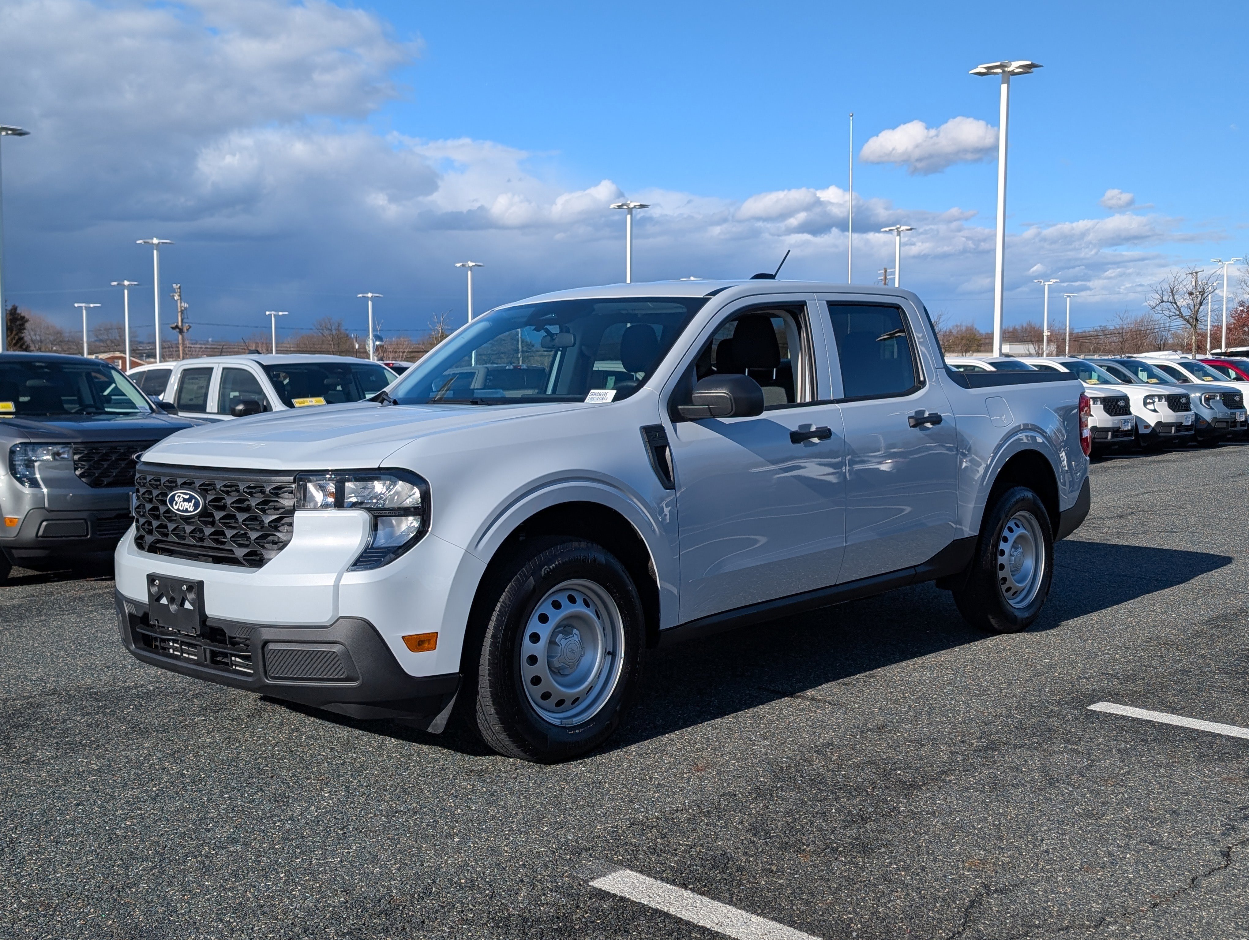 Certified 2025 Ford Maverick XL w/ Equipment Group 102A image 7