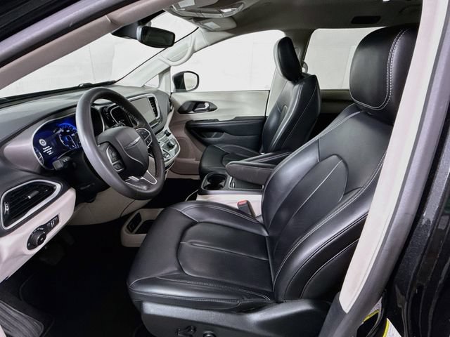Used 2023 Chrysler Pacifica Touring-L FWD image 25