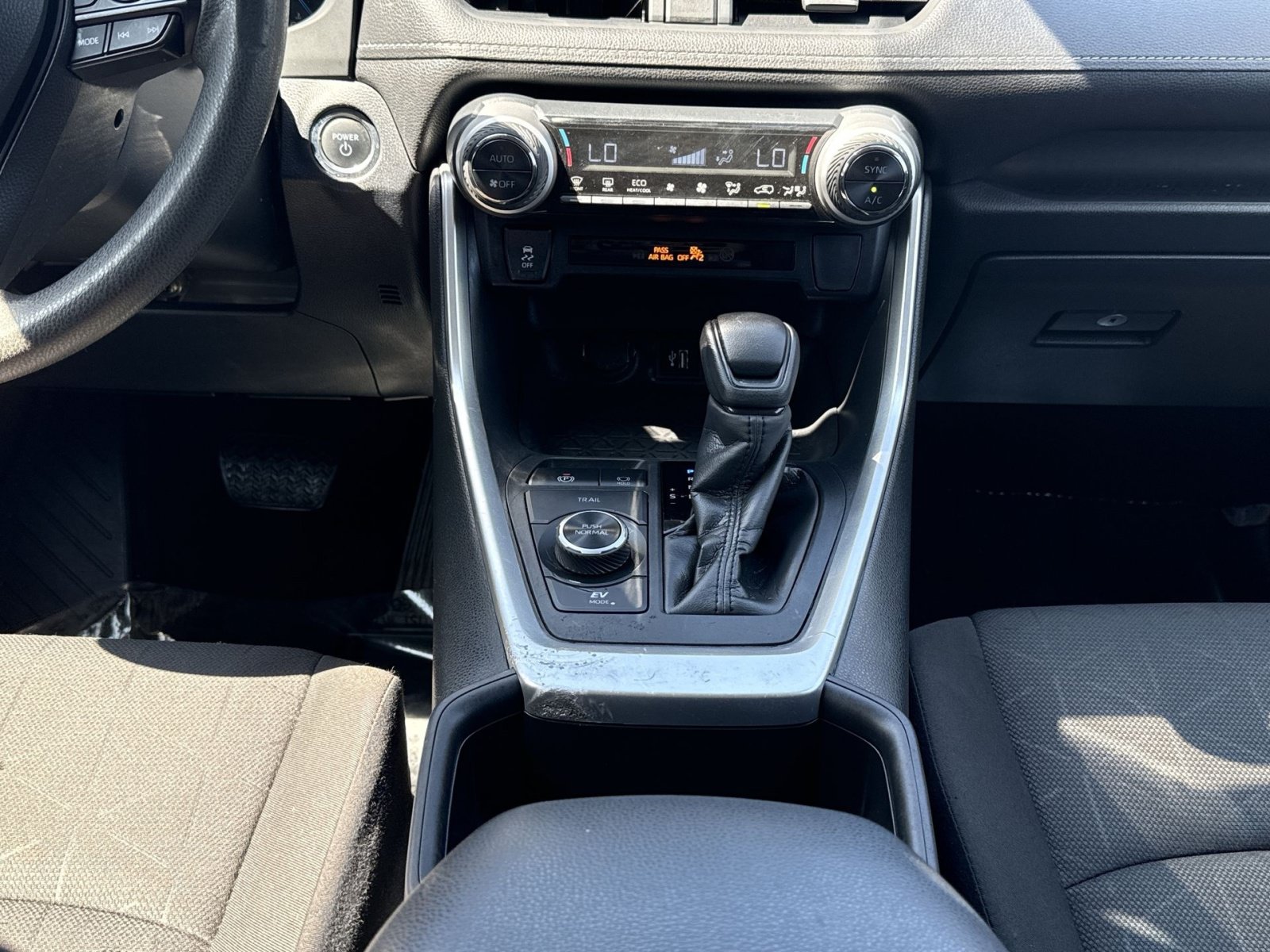 Used 2025 Toyota RAV4 XLE AWD/4WD image 20