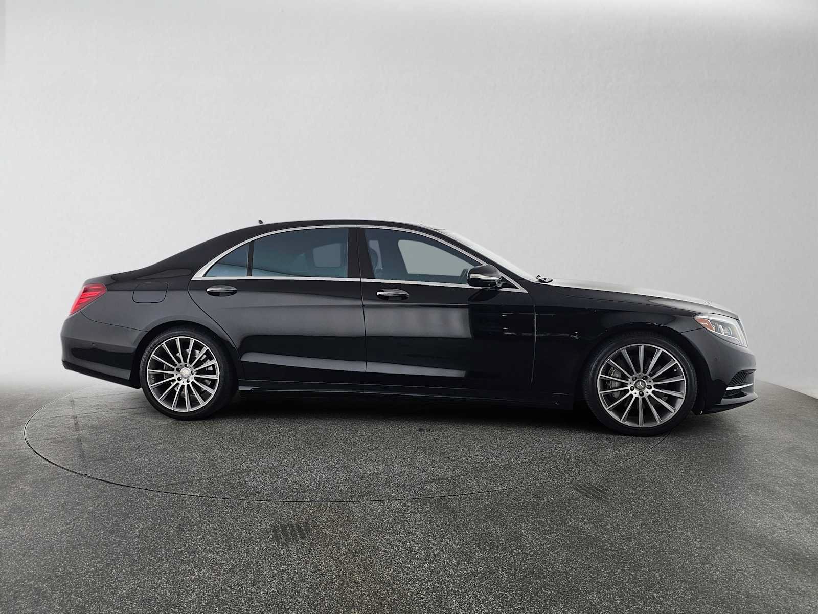 Used 2015 Mercedes-Benz S 550 Sedan image 2