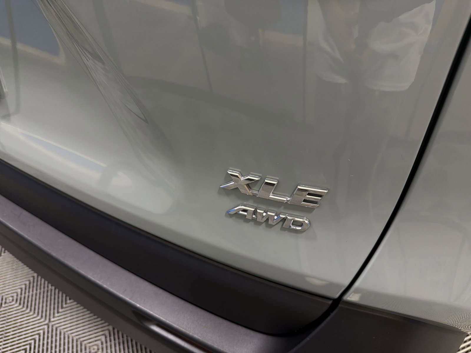 Used 2022 Toyota RAV4 XLE AWD/4WD image 18