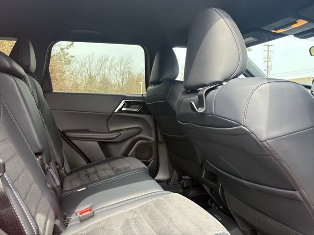 Used 2024 Mitsubishi Outlander AWD image 15