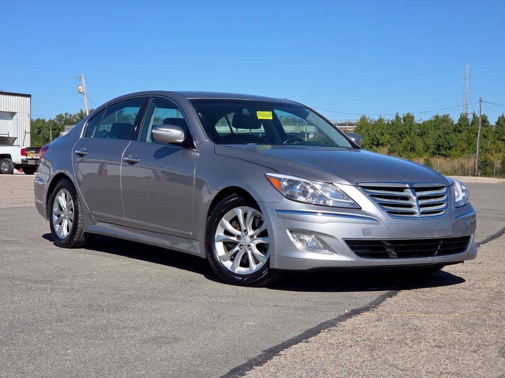 Used 2013 Hyundai Genesis 3.8 RWD image 2
