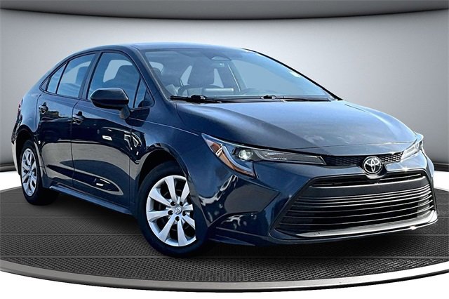 Used 2023 Toyota Corolla LE image 3