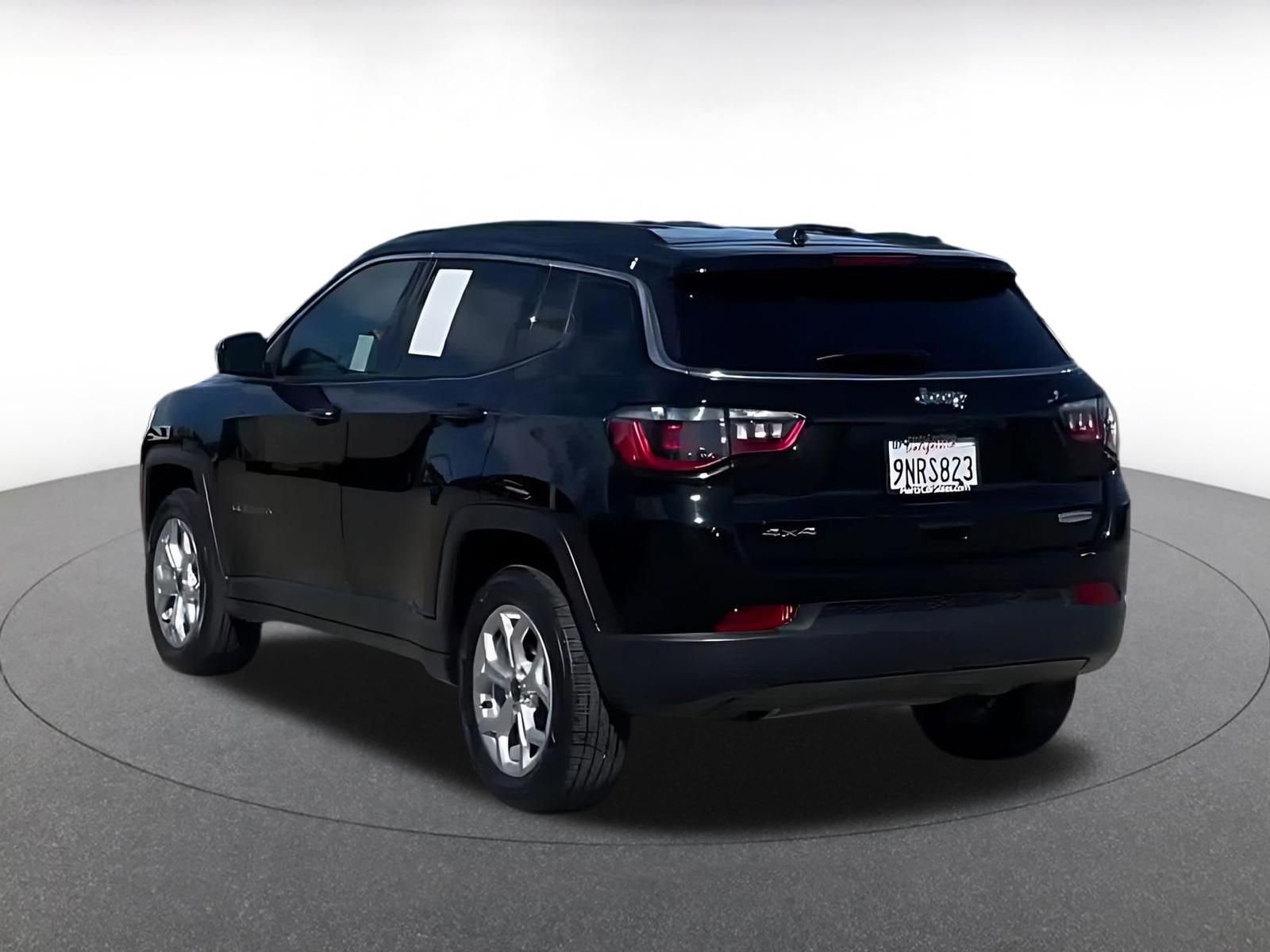 Used 2025 Jeep Compass Latitude image 12