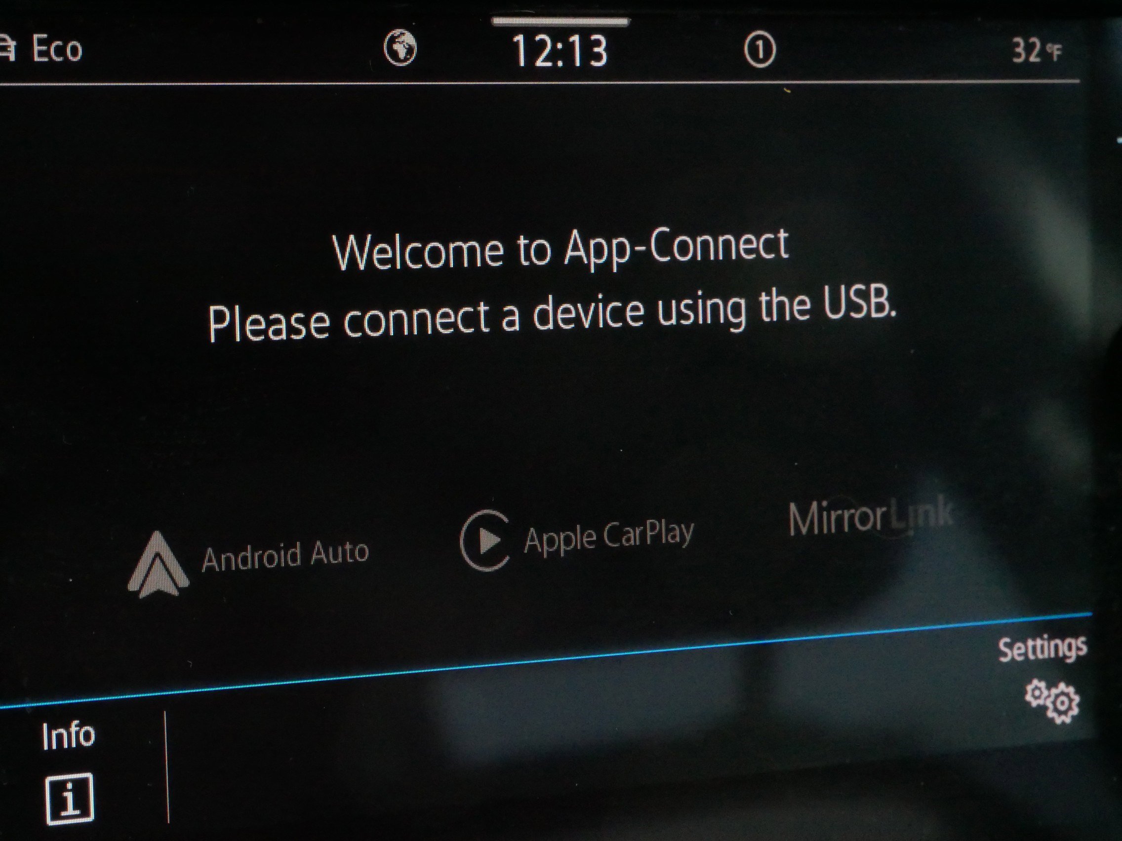 Certified 2023 Volkswagen Taos SEL image 31