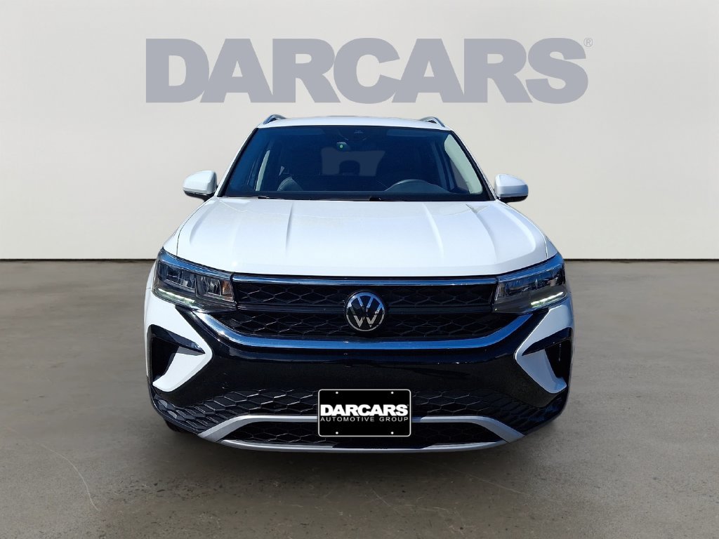 Used 2024 Volkswagen Taos SE w/ Black Wheel Plus Package AWD/4WD image 2