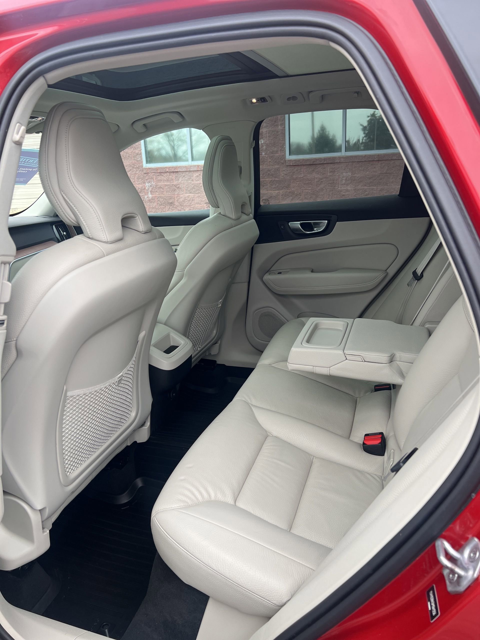 Used 2021 Volvo XC60 T5 Momentum AWD/4WD image 17