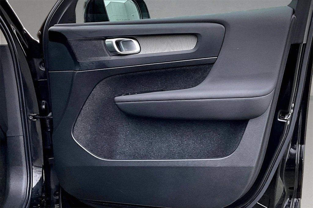 Certified 2026 Volvo XC40 B5 Core w/ Climate Package image 28
