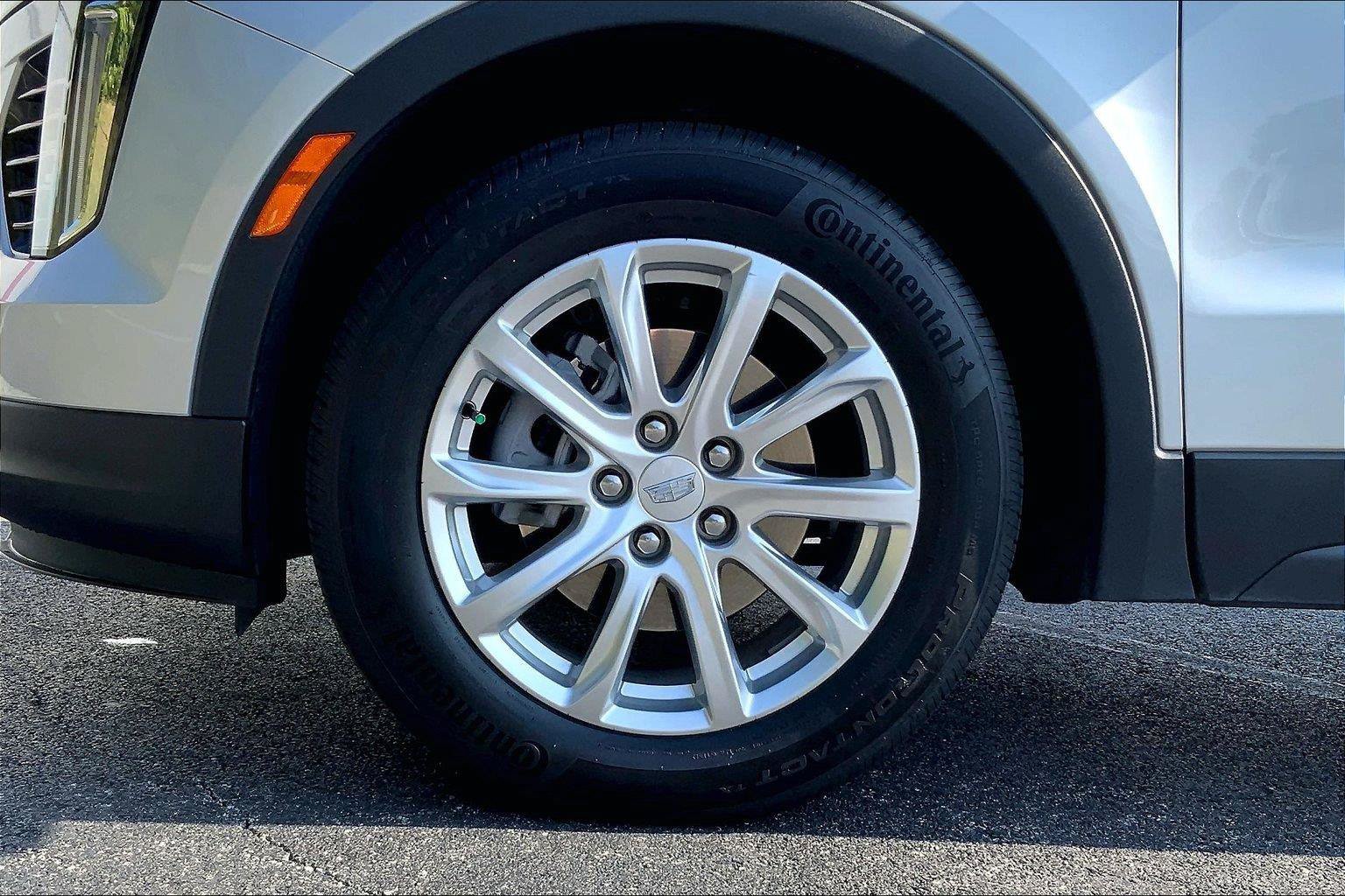 Used 2022 Cadillac XT4 Luxury w/ Cold Weather Package AWD/4WD image 8