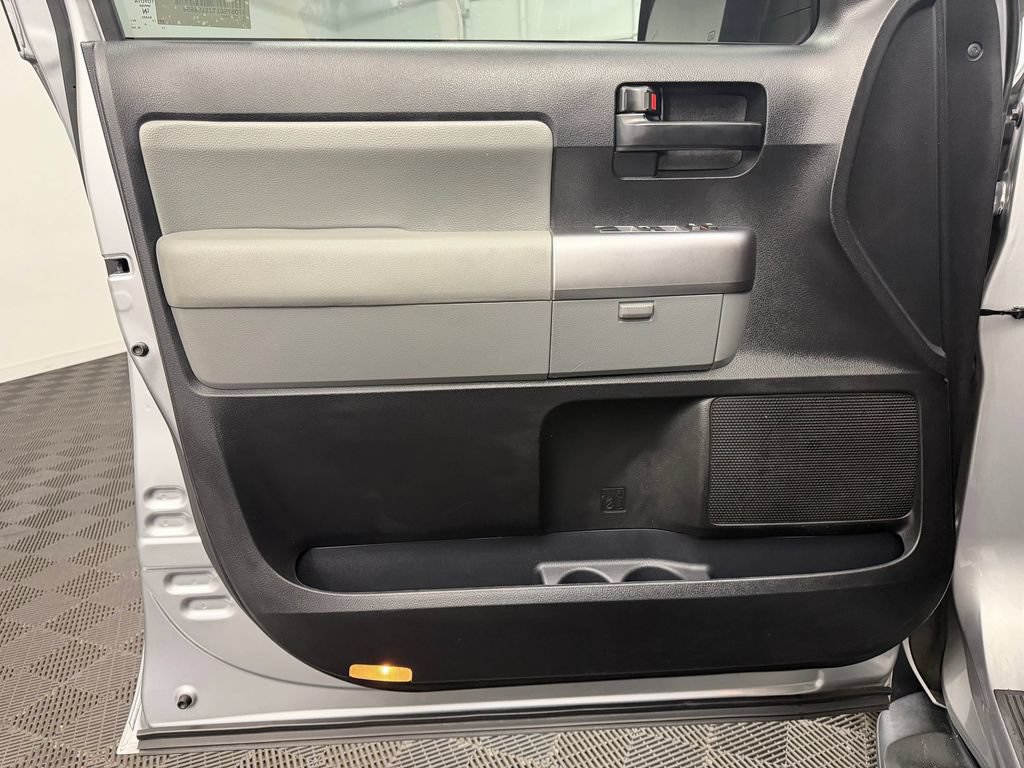 Used 2018 Toyota Sequoia SR5 AWD/4WD image 25