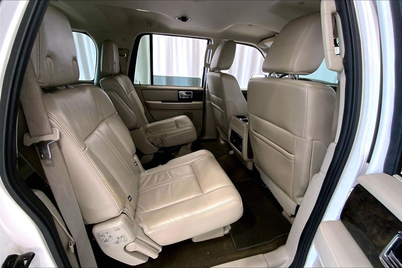 Used 2015 Lincoln Navigator L 2WD image 25