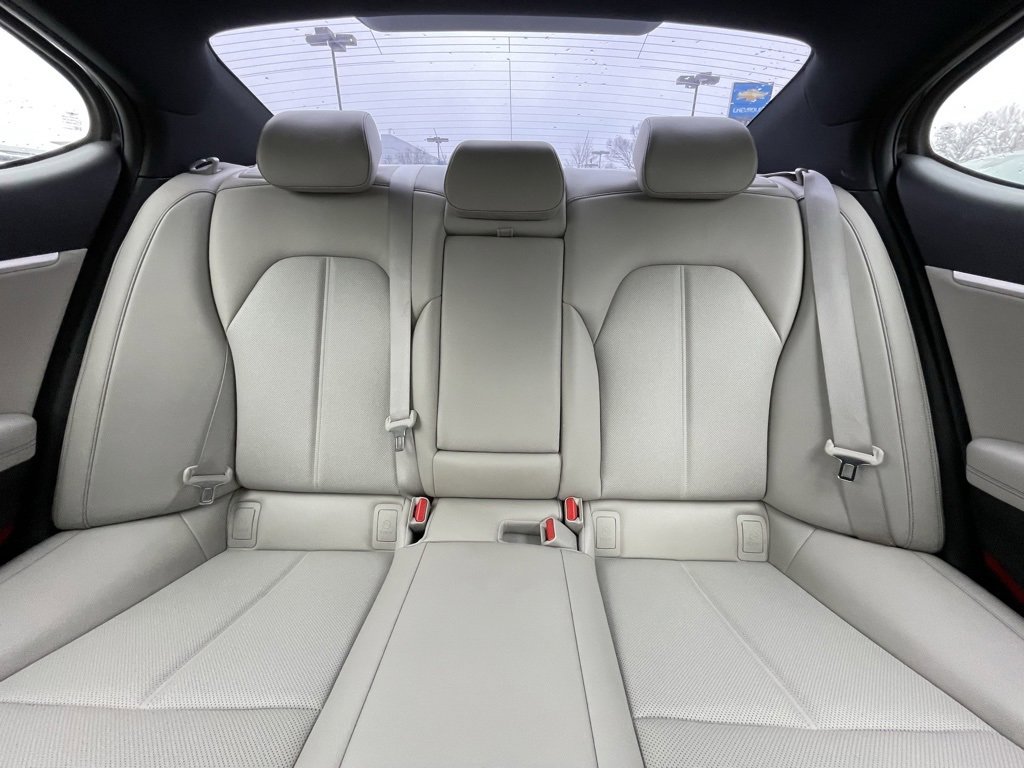 Used 2022 Genesis G70 2.0T image 29