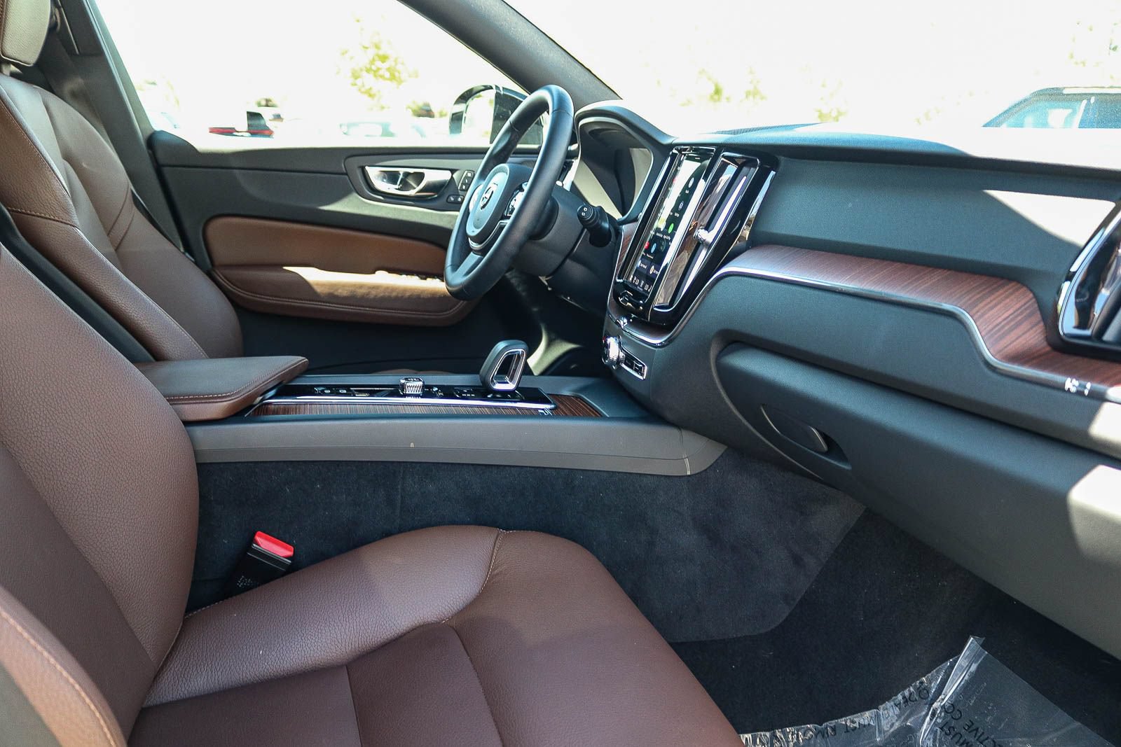 Used 2024 Volvo XC60 T8 Plus w/ Protection Package Premier AWD/4WD image 18