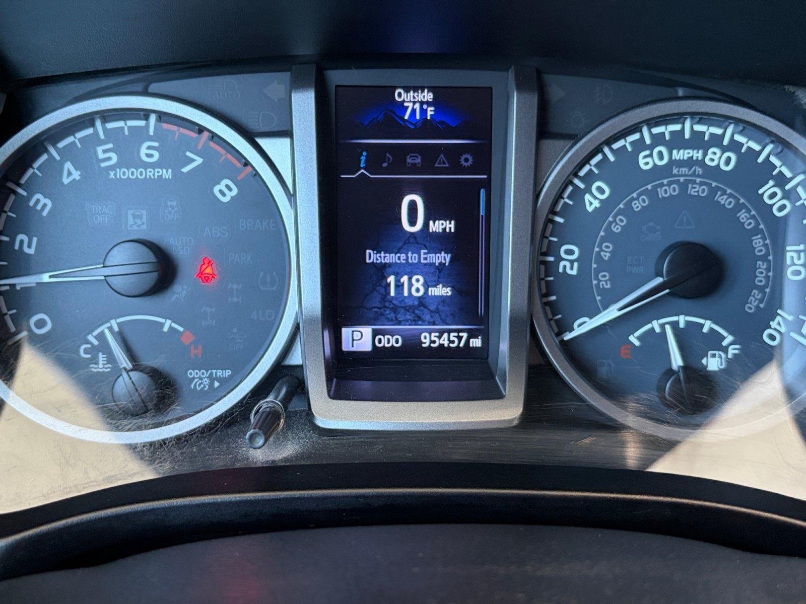 Used 2018 Toyota Tacoma SR5 AWD/4WD image 21