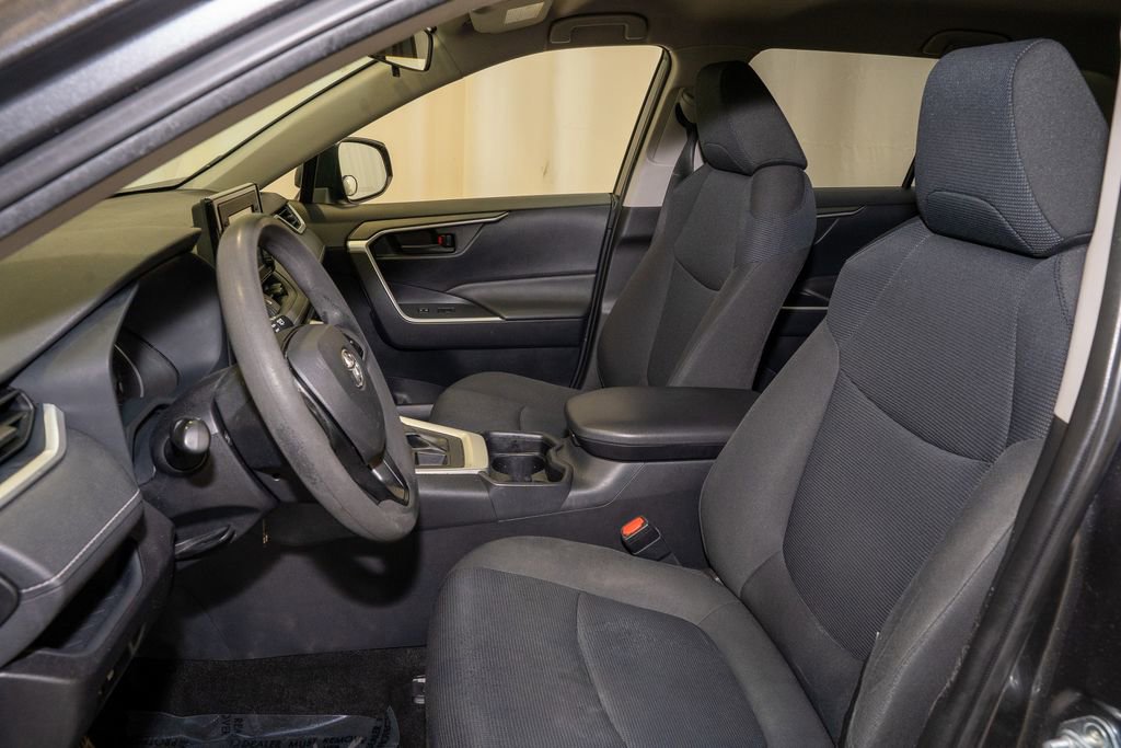 Used 2019 Toyota RAV4 LE image 9