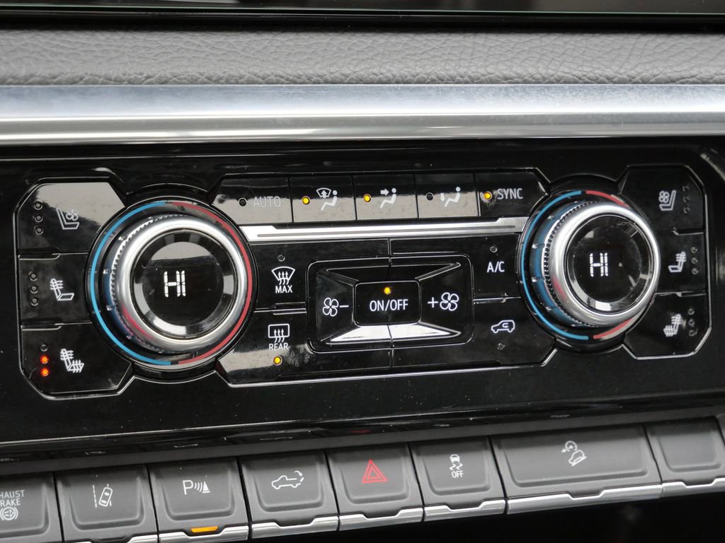 Used 2024 GMC Sierra 2500 Denali w/ Denali Reserve Package image 40