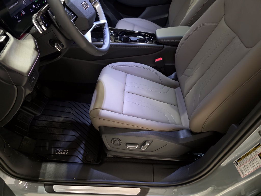 New 2026 Audi Q3 quattro 2.0T AWD/4WD image 17